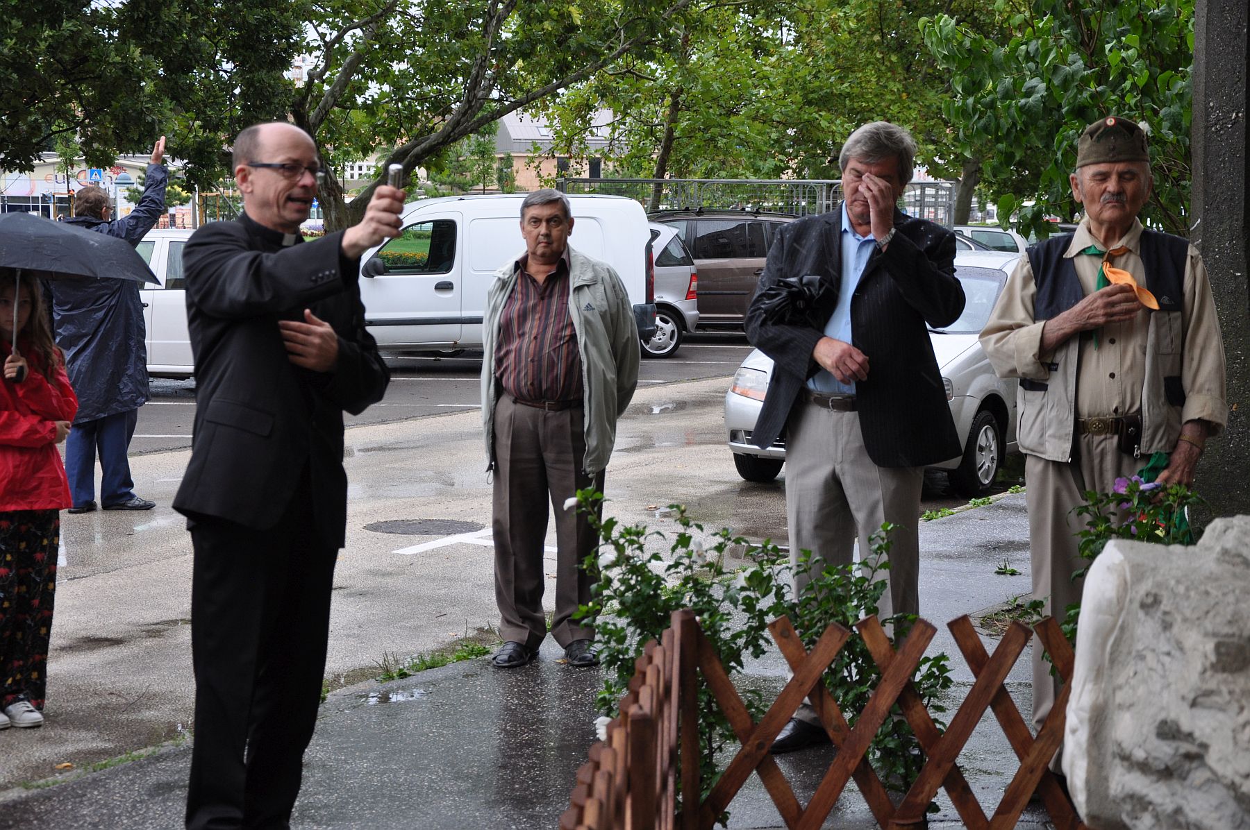 Cserkész-emlékmű avatása és felszentelése a Sütő utcában